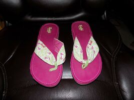 KEDS Thong Pink &amp; White Fabric Floral Flip Flops Style Size 9M Women's EUC - $26.10