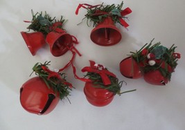 Lot of 5 Vtg Christmas Red Metal Jingle Bell Ornments - £11.99 GBP