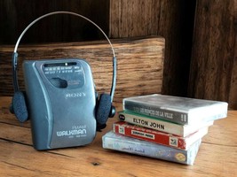 Vintage Sony WM-FX121 Walkman (1996) -   with 4 Tapes &amp; Headphones - $1,876.34 MXN