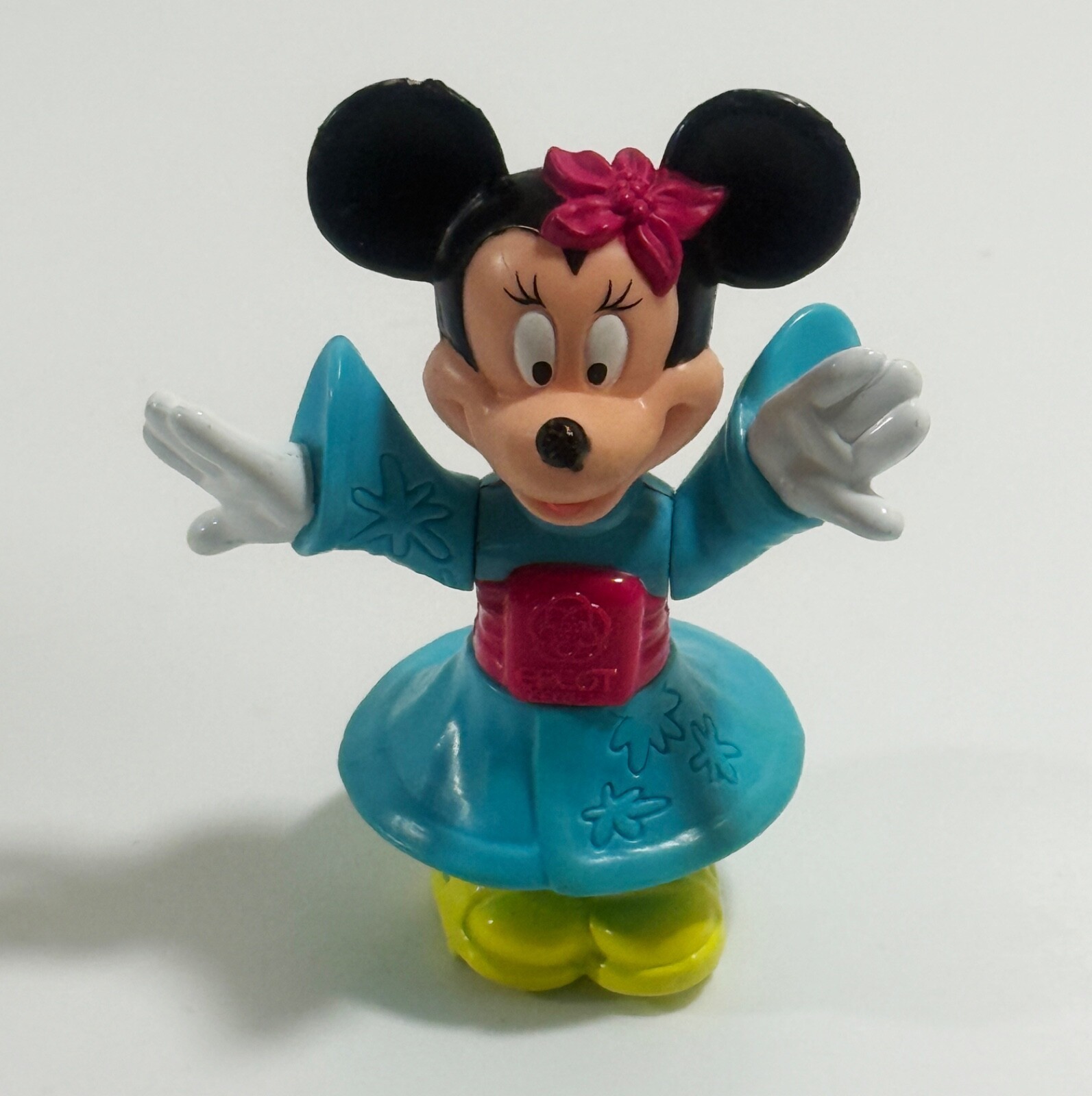Vintage Disney Epcot Center Minnie Mouse Wearing A Kimono 3.25&quot; Vinyl Fi... - $3.30