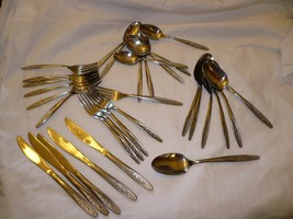 Rogers Bros Stainless Flatware Canada Unknown Pattern 32 Pieces Flowers - $35.60
