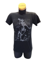 Dancing in Flowers Prancing Cheerful Skeleton Graphic T Shirt Small Shor... - $12.99