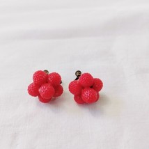 Vintage Red Acrylic Cluster Berry Screw Back Earrings Strawberry Raspberry 3D - £13.96 GBP