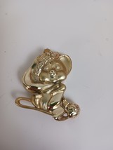 Vintage Christmas Mouse in Santa Claus Hat Brooch Pin Gold Tone 2&quot; - $252.48 MXN