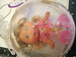 Cabbage Patch Lil Sprouts Ornament 5&quot; Doll in Ball Case Iris Yasmin Blonde - £15.17 GBP
