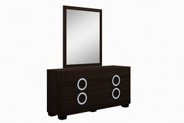 31" Refined Wenge High Gloss Dresser - $28,718.24 MXN
