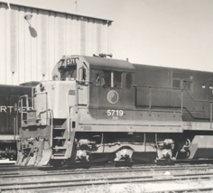 Northern Pacific Railway Railroad NP BN #5719 U33C Locomotive Photo Minneapolis - £7.08 GBP