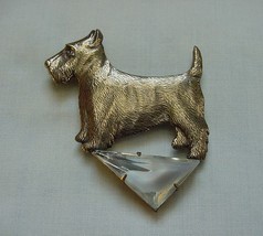 VINTAGE BRASS &amp; GLASS MODERNIST SCOTTIE DOG PIN SADIE GREEN - £36.05 GBP