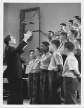 Going My Way TV series 1962 original 7x9 photo Gene Kelly conducts choir - £19.92 GBP