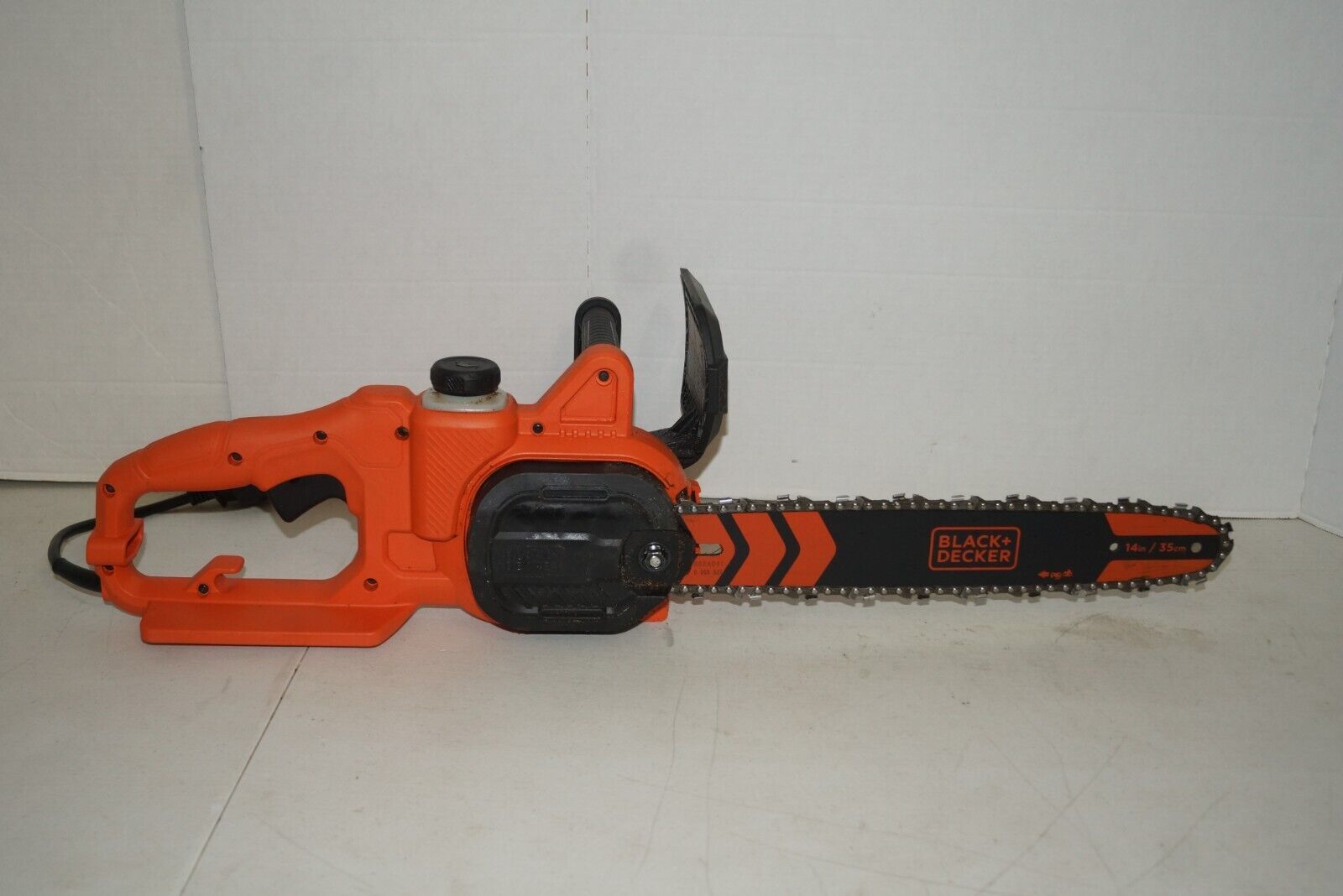 Primary image for Black & Decker BECS600 8 Amp 14 in. Electric Chainsaw U8