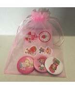2023 Los Angeles Comic Con Booth 3 Strawberry Shortcake Buttons &amp; Stickers - €10,04 EUR