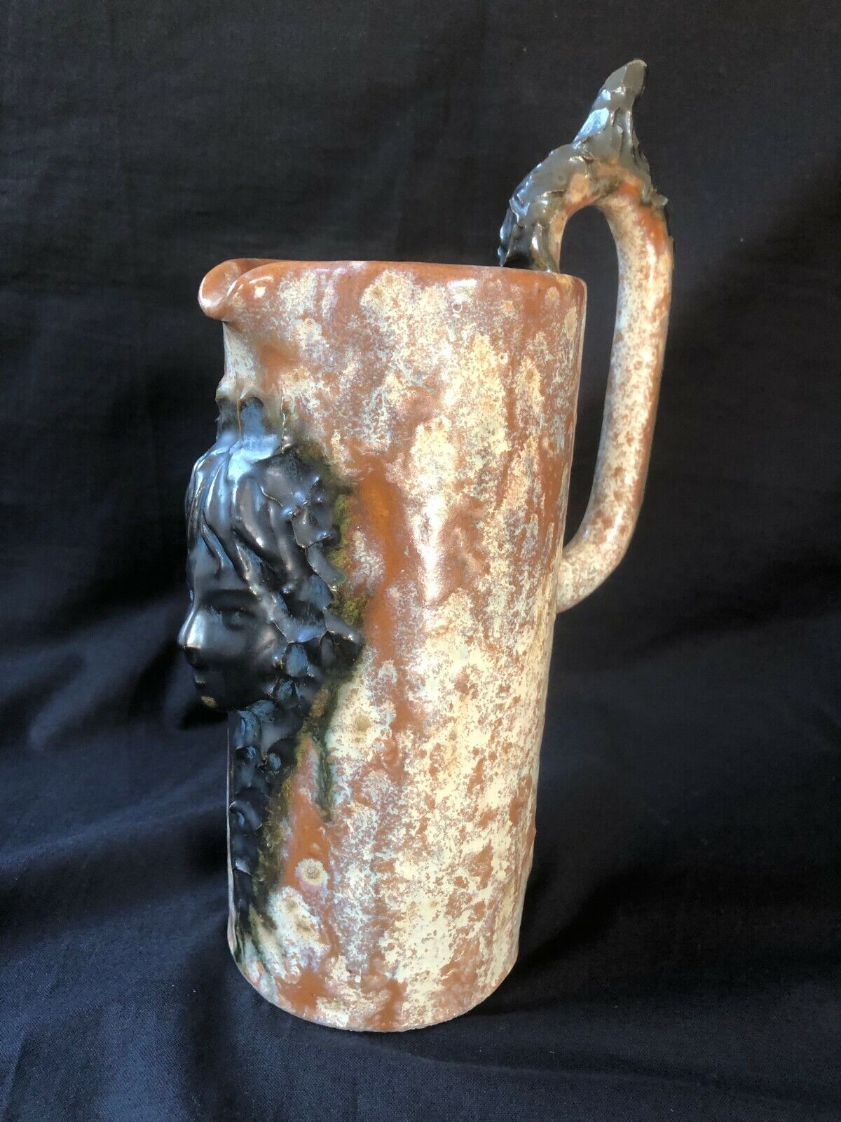 Ancien Artiste Signé Cruche Avec Visage Sur Avant. Signé Et Nombre Bas - $98.43