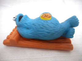 1997 Tyco Sesame Street Cookie Monster On Raft Plate Of Cookies Figure 3.5&quot; PVC - £3.43 GBP
