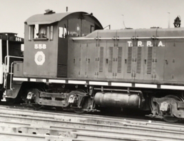 Terminal Railroad Assoc of St Louis Train TRRA #558 NW-2 Electromotive B&amp;W Photo - £7.46 GBP