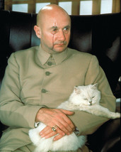 Donald Pleasence 8x10 Color Photo With Cat Blofeld You Only Live Twice - £7.79 GBP