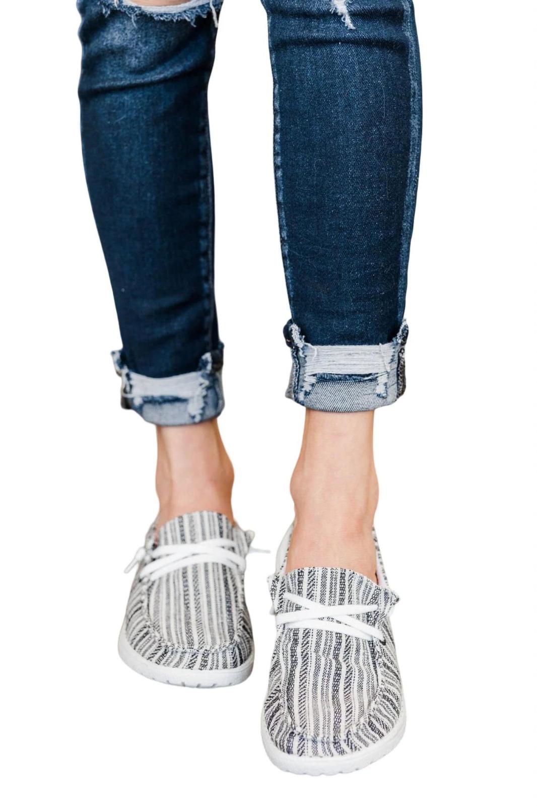 Gypsy Jazz Women&#39;s Chaska Sneakers Size 7 - $33.66