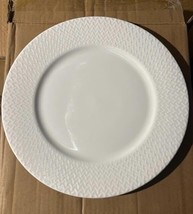 MIKASA Lattice 10-1/4 inch dinner plates - £7.09 GBP