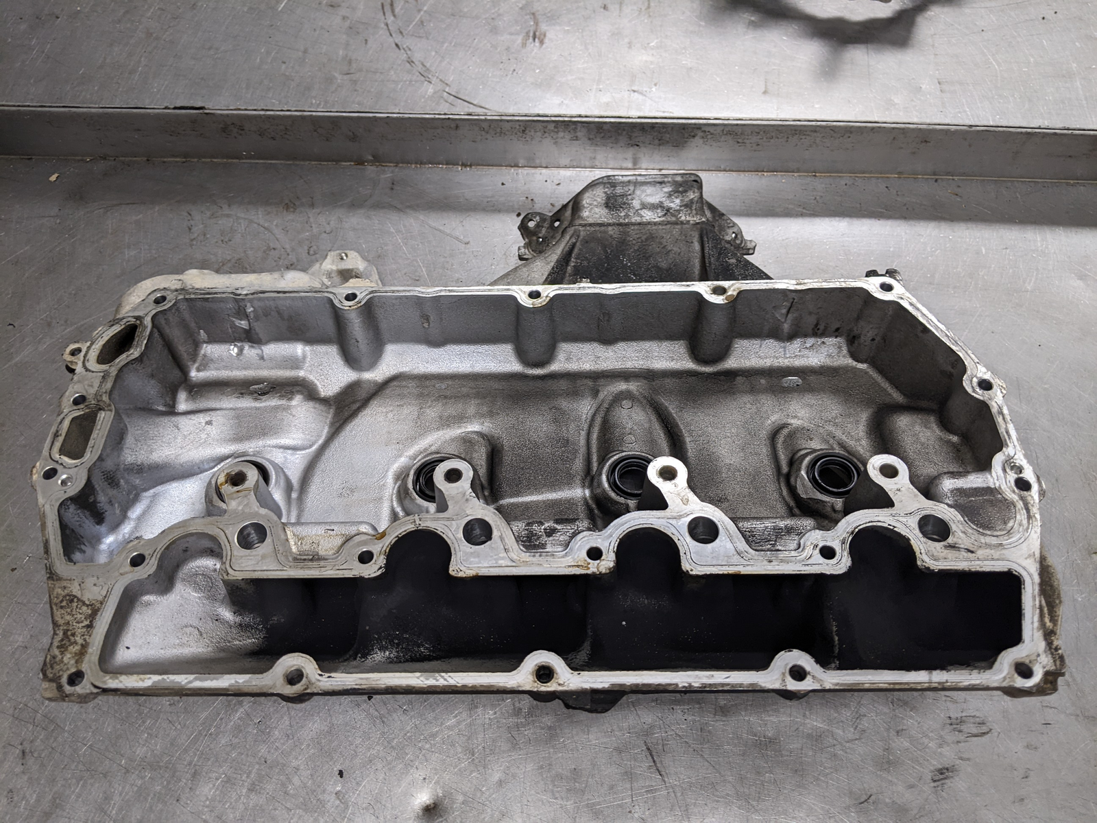 Right Valve Cover For 11-16 Ford F-350 Super Duty  6.7 BC3Q6582CE Diesel - $123.70