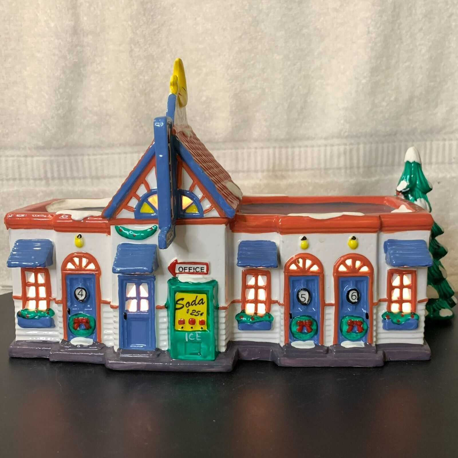 Dept 56 The Honeymooner Motel Snow Village Lighted Christmas Building - 1991 - $49.50