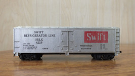 TYCO HO Scale SWIFT Refrigerator Car 4226 - Very Nice -In Old Box - $8.60