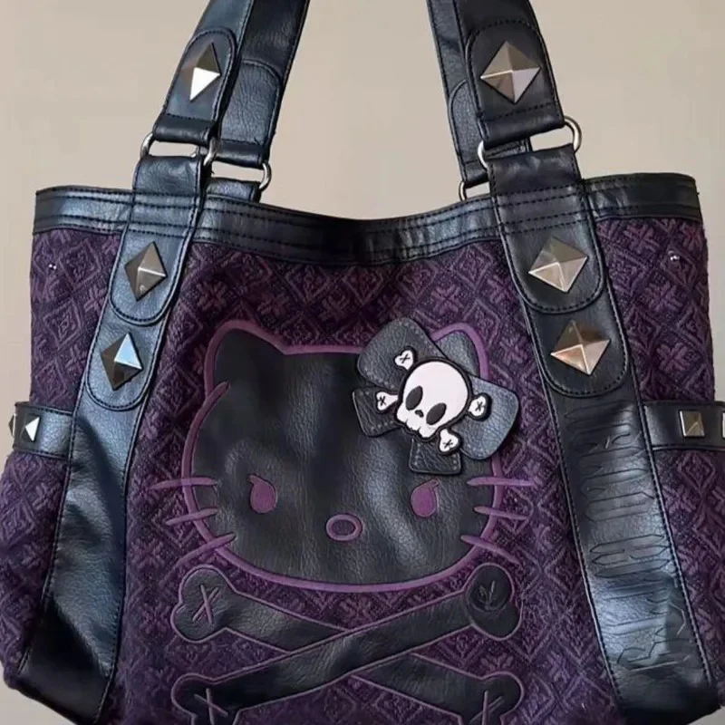 Hello Kitty Vintage Gothic Purse with Zipper Closure - $902.41 MXN