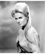 MARTHA HYER 1960’s peasant blouse b/w 8x10 portrait - $133.08 MXN