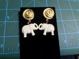 Vintage Elephant Dangle Earrings 3D Free Shipping! New USA Made - £11.72 GBP