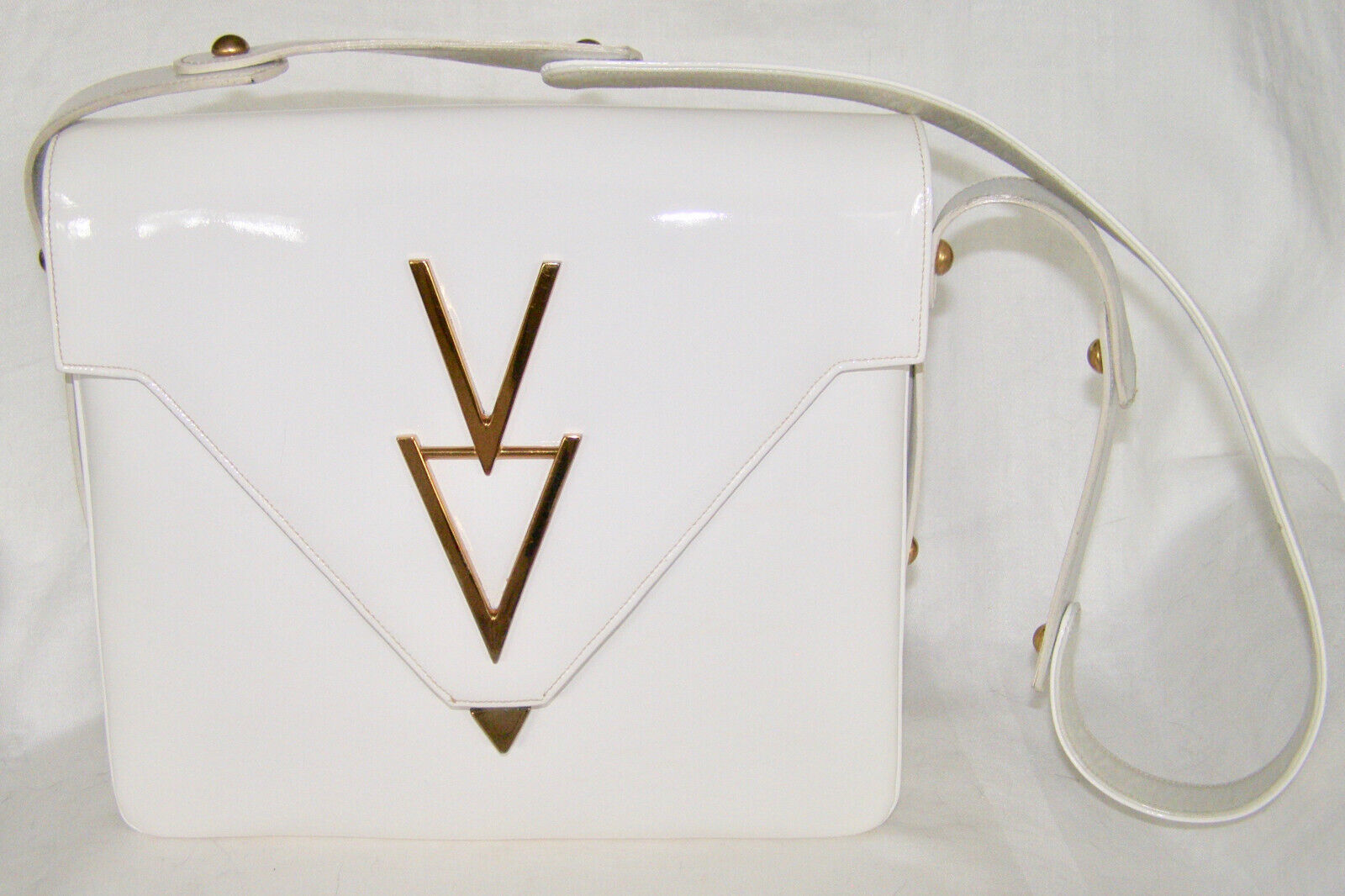 VINTAGE “ELEGANCE BY LISA” BRIGHT-WHITE PATENT LEATHER PURSE- ARTICULATE... - $8.91