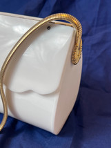 Vtg White Lucite Purse Fold-Over Scalloped Edge Gold Stretchy Strap Handbag - £126.57 GBP