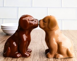 Labrador Puppies Magnetic Salt and Pepper Shakers Set, Blond Chocolate - $328.55 MXN