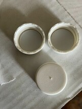 Set of 100 White Screw Caps Tops Lids Closure Ribbed 28-400 Foam Liner - $537.45 MXN