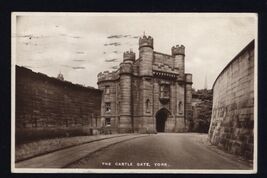 1931 THE CASTLE GATE, YORK United Kingdom * posted to Los Angeles 2c pos... - $4.90