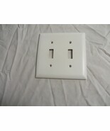 White Wall Plates Toggle Style 2 Gang Position (4) EUC - $188.16 MXN