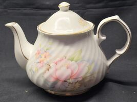 Vintage HITKARI POTTERIES 4 Cup Teapot &amp; Lid In Ribbed Floral Pink Rose ... - $24.98