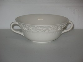 Wedgewood Queensware of Etruria &amp; Barlaston Embossed Grapes Handled Soup Bowl 5&quot; - £22.97 GBP