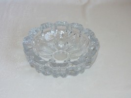 Vintage Crystal Clear Ashtray Round Heavy Star design 6 3/8&quot; diameter - £20.00 GBP