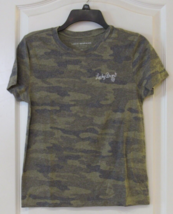 Lucky Brand Green CAMO  Graphic Tee Short Sleeve Women&#39;s Sz XS NWT - $215.23 MXN