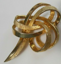 Vintage Signed DeNicola Large Gold-tone Textured Ribbon Brooch - £35.04 GBP