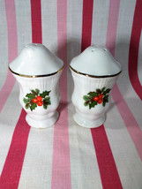 Sweet Vintage Polfa Holly &amp; Berry Gold Trim Christmas Salt &amp; Pepper Set ... - £7.99 GBP