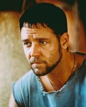 RUSSELL CROWE GREAT POSE GLADIATOR 8X10 COLOR PHOTO - $9.75