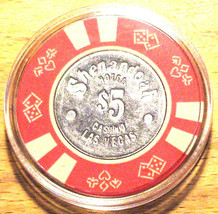 (1) $5. SHENANDOAH Casino Chip - Las Vegas, Nevada - Bud Jones - 1980 - £7.02 GBP