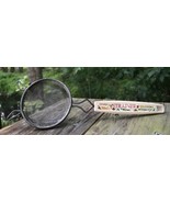 Vintage 3 1/4&quot; Mesh Strainer with Multilingual Hibiscus Floral Handle Ha... - $20.15 CAD