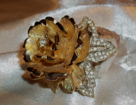 Vintage Large Gold Tone Flower Pin with Clear Rhinestones Leaves and Center - £7.88 GBP