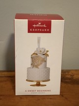 New Hallmark Keepsake A Sweet Beginning Wedding Cake Christmas Ornament ... - $128.17 MXN