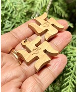 2 Pc Kadamb Wood Hindu Religious Swastik Swastika Om Aum Pendant, Free Ship - $29.72 CAD
