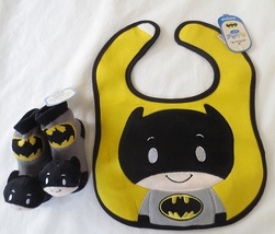 Hallmark Itty Bittys Baby DC Comics Batman Bib &amp; Rattle Socks (Size 0-12... - £19.65 GBP