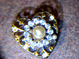 Vintage Broches Clear Rhinestone &amp; Flux Pearls 1&quot; Glamorous Hart Shaped Goldtone - £12.92 GBP