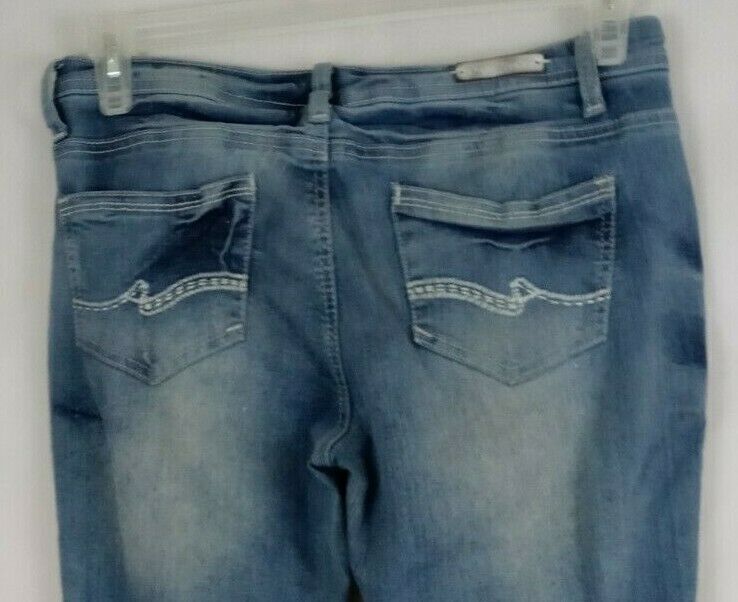 Almost Famous Women&#39;s Distressed Whiskered Embroidered Jeans Size 30x32 - $12.86