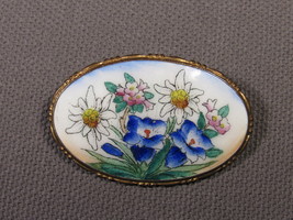 ANTIQUE Pin Brooch 1900&#39;s Porcelain on Brass Hand Paint Daisies Family Heirloom. - £63.21 GBP