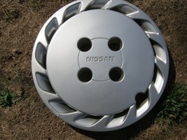 One genuine 1989 to 1992 Nissan Stanza 14 inch hubcap wheel cover - £12.04 GBP